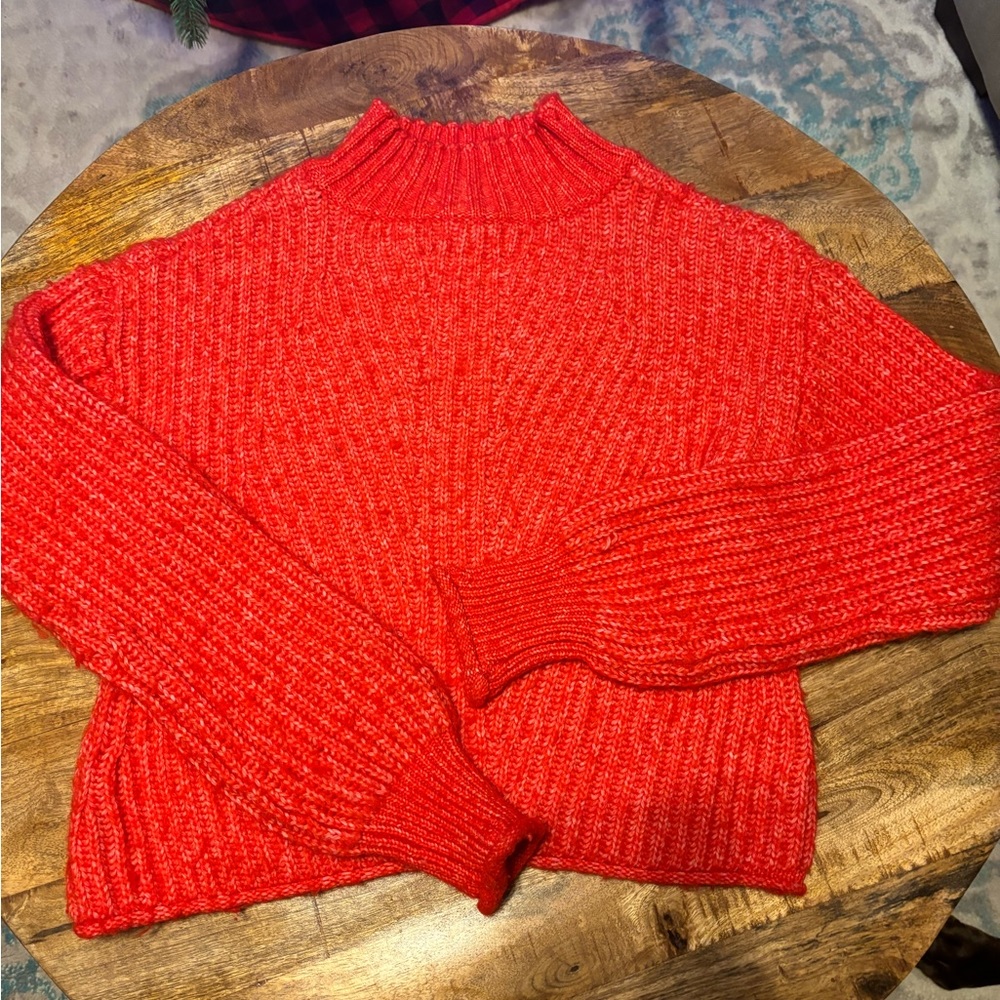 XS SO sweater